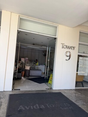 Lobby - Trendy 1BR Avida Sucat – Pool & Airport Vicinity (Parañaque)