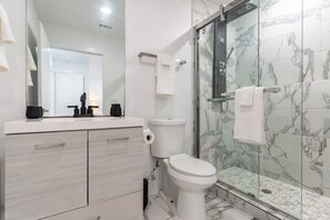 Bathroom - Gorgeous 2-bedroom apartment with AC in near Downtown Dallas (Dallas)