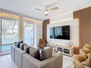 Smart TV - EPIC Mario slide, Mins to Disney, Pool, Waterpark (Kissimmee)