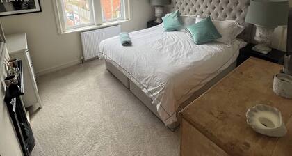 Spacious House in Guildford