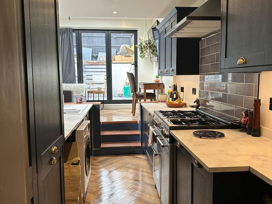 Luxury House | Private kitchen | Full-sized fridge, microwave, oven, stovetop