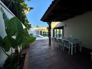 Outdoor dining - Stunning villa close to Marbella towncenter (Marbella)