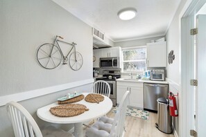 Dining Room - Seagrass Sunsets Unit 4 (Bradenton Beach)