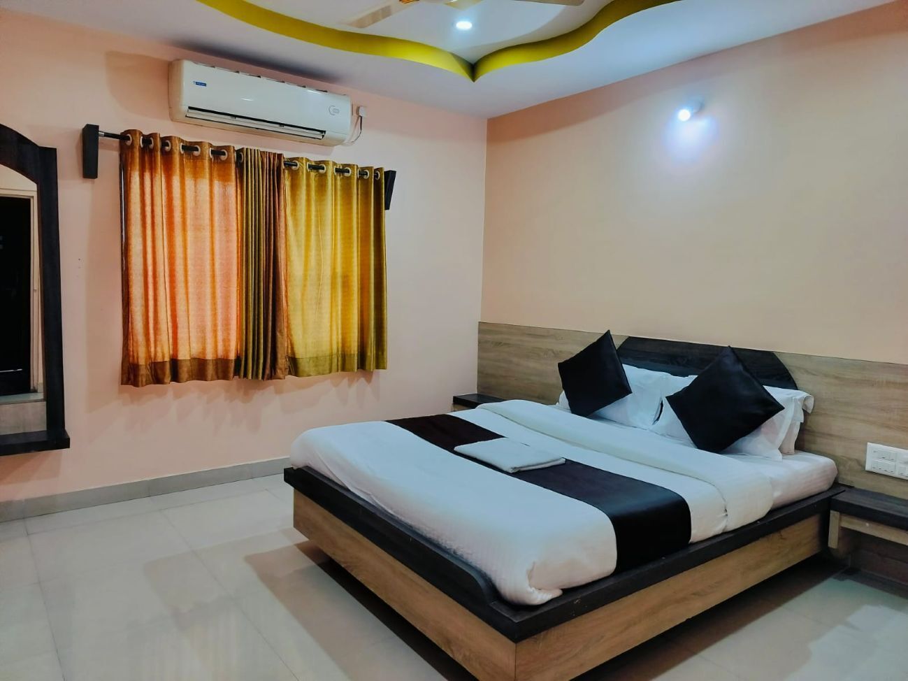 Deluxe Double Room, City View