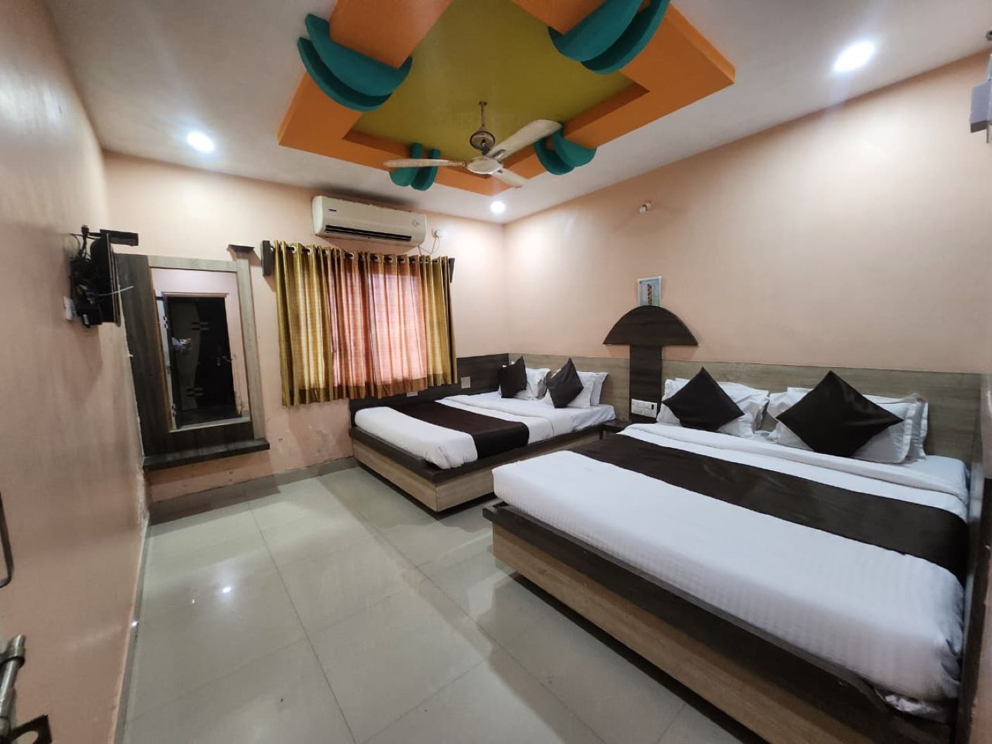 Deluxe Quadruple Room, City View