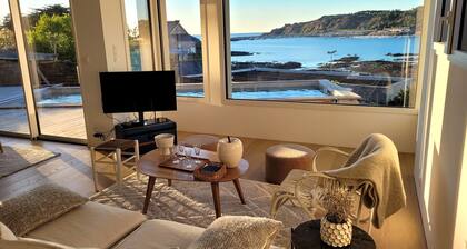 Exceptional villa with panoramic sea view, heated pool, beach 100m away on foot.