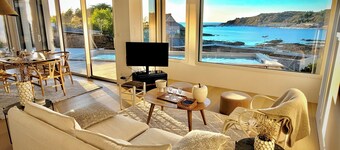 Exceptional villa with panoramic sea view, heated pool, beach 100m away on foot.