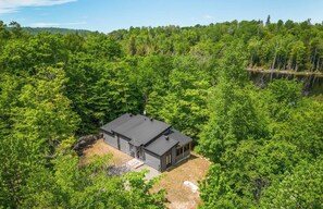 Exterior - Vrbo Property (Chertsey)