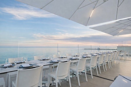 Outdoor banquet area. Hotiday Torre Pali Spiaggia