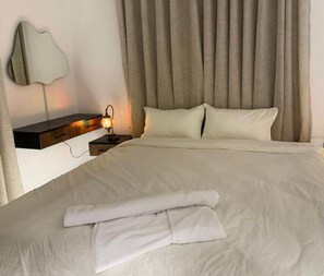 Apartament Deluxe, balcó, vistes a la ciutat | Planxa i posts de planxar i wifi gratuïta 