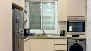 Deluxe Apartment, Balcony, City View | Private kitchen