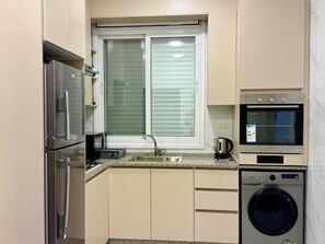 Deluxe Apartment, Balcony, City View | Private kitchen - Beit Ahlan Suites (Amman)