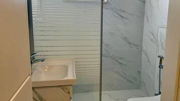 Deluxe Apartment, Balcony, City View | Bathroom