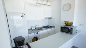 Coffee/tea maker, fridge, microwave, dishwasher - Holiday Home in El Pris terrace and views (Tacoronte)