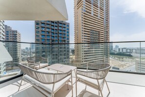 Property grounds - Bright 1BR Apartment Stay with Mini Pool, Near Community Parks - Binghatti Royale, Jumeirah Village Circle (Dubai)