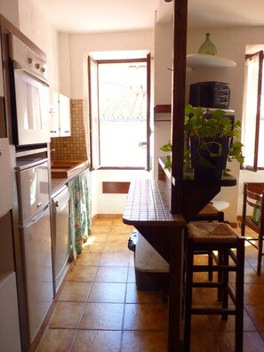 Private kitchen - Vrbo Property (Collioure)