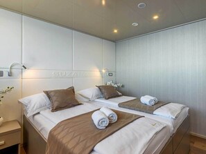 Room - Sun-Kissed Sailing Adventure in Split, Croatia (Split)