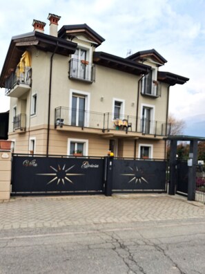 Exterior - VILLA JOYFUL ROOM LOVE. New facility located near Lake Como. (Piantedo)