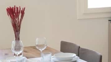 Appartement Deluxe, vue jardin | Restauration