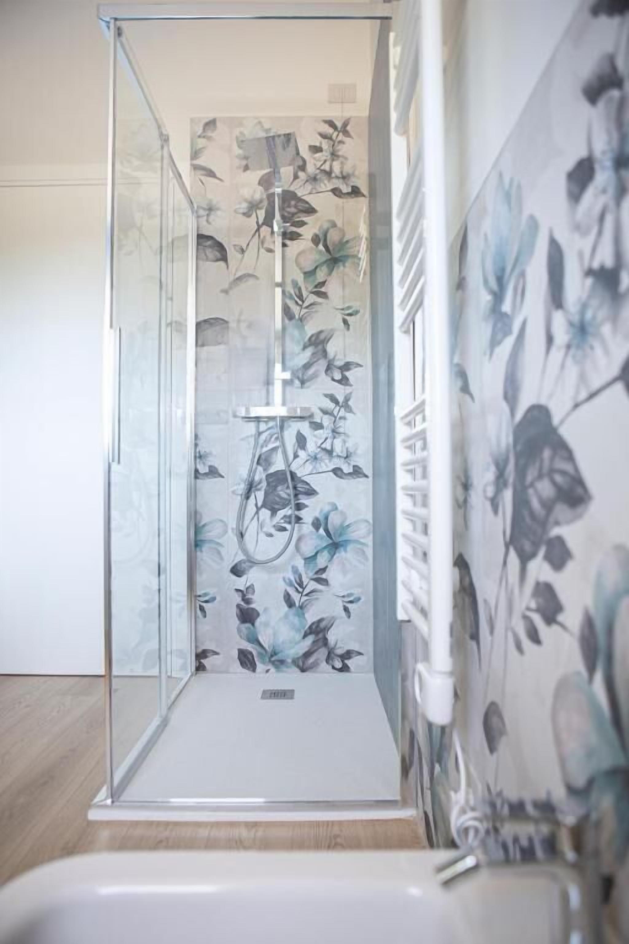 Deluxe-Apartment, Blick auf den Innenhof | Badezimmer
