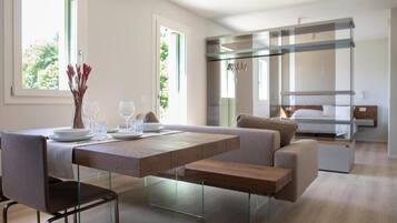 Appartement Deluxe, vue jardin | Restauration