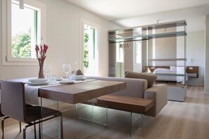 Appartement Deluxe, vue jardin | Restauration