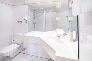 Bathroom - Hotel Kronprinz Berlin (Berlin)