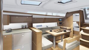 Interior de autocaravana compacto y moderno, con kitchenette, zona de estar y pequeño mueble para entretenimiento.