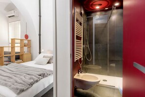 Dusche, Bidet, Handtücher