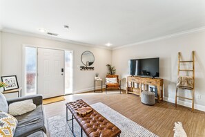 Interior - Walk to Main Street: Kansas City Vacation Rental! (Kansas City)