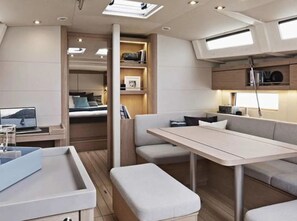 Dining - Dubrovnik Delight: A Sun-Kissed Sailing Experience (Komolac)