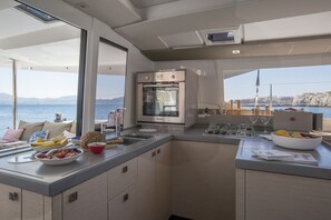 Frigorifero, microonde, forno, macchina per tè/caffè