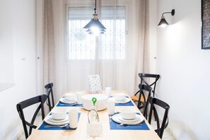 Dining - Apt moderne face au parc et au cœur de la Marsa (La Marsa)