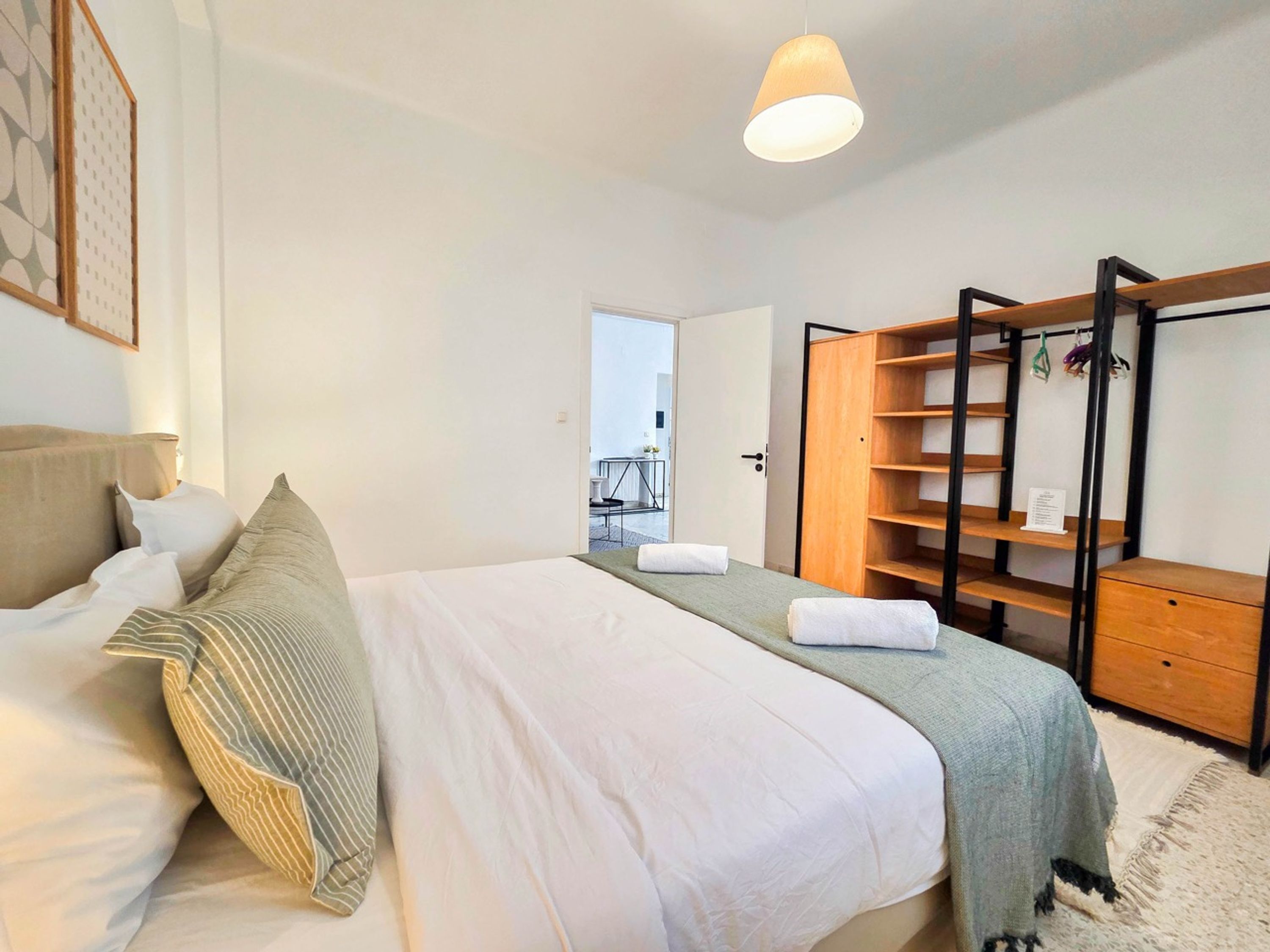 2 bedrooms, iron/ironing board, bed sheets