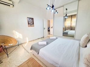 2 chambres, fer et planche à repasser, draps fournis
