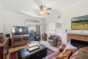 Smart TV - 2nd floor includes many personal touches and upgrades making a Perfect rental (Tucson)