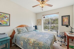 2 bedrooms, iron/ironing board, free WiFi, bed sheets - 2nd floor includes many personal touches and upgrades making a Perfect rental (Tucson)