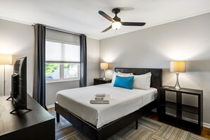2 bedrooms, iron/ironing board, bed sheets - (B2bH) Great Location, Peaceful Condo Near Peachtree Street (Atlanta)