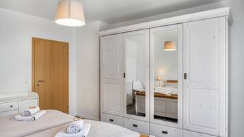 2 Schlafzimmer, BĂŒgeleisen/BĂŒgelbrett, WLAN, BettwĂ€sche