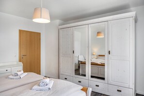 2 habitaciones, tabla de planchar con plancha, wifi y ropa de cama 