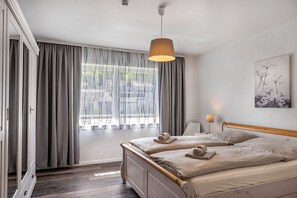 2 chambres, fer et planche à repasser, Wi-Fi, draps fournis