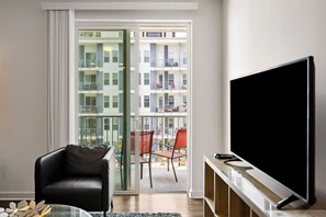 TV - (S2BB) Bright 2-BR Midtown Apartment with Pool and Gym (Atlanta)