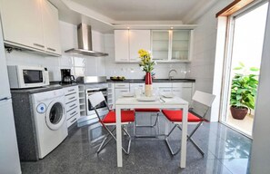 Fridge, microwave, oven, dishwasher - Expo Marina Lis by Interhome (Lisbon)