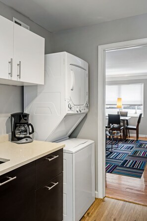 Interior - (B1bH) Great Location, Peaceful Condo Near Peachtree Street (Atlanta)