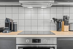 Fridge, microwave, oven, stovetop - Premium | 12 people| fully equipped | 2 min Central Station (Duisburg)