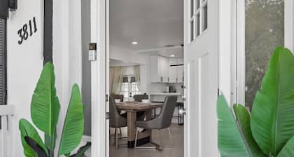 Sunny Terrace • Pool + Hot Tub • B-Ball Court • Near Busch Gardens • Sleeps 10