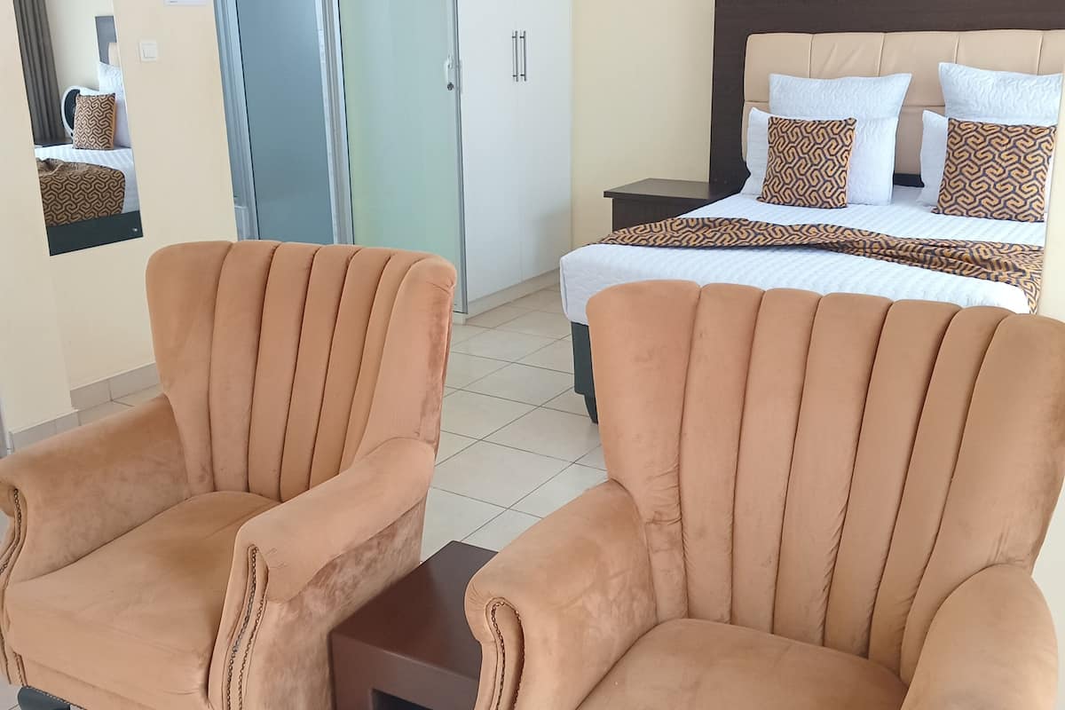 Deluxe Studio Suite, Courtyard View