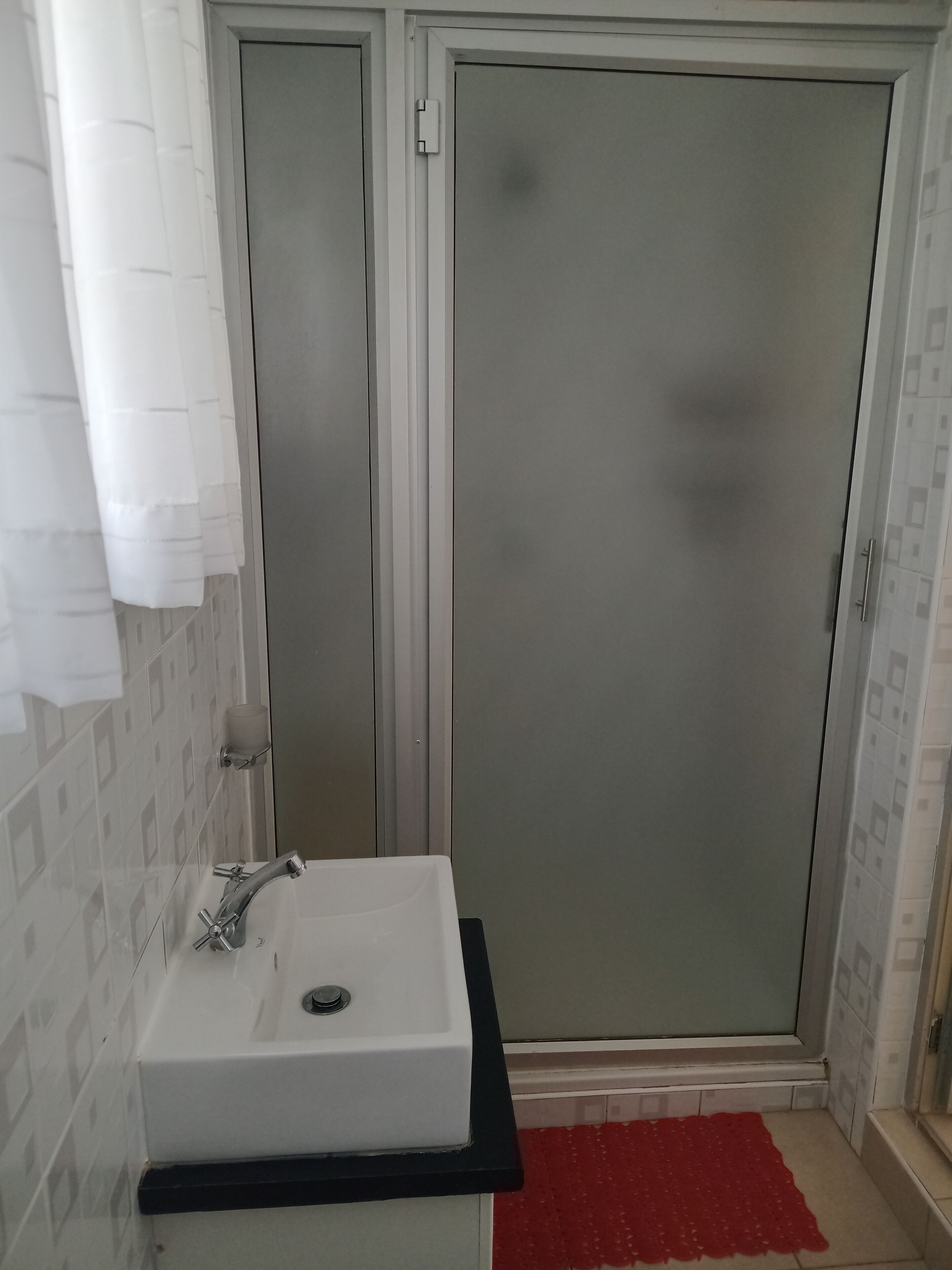 Deluxe Studio Suite, Courtyard View | Bathroom | Towels, soap, shampoo, toilet paper