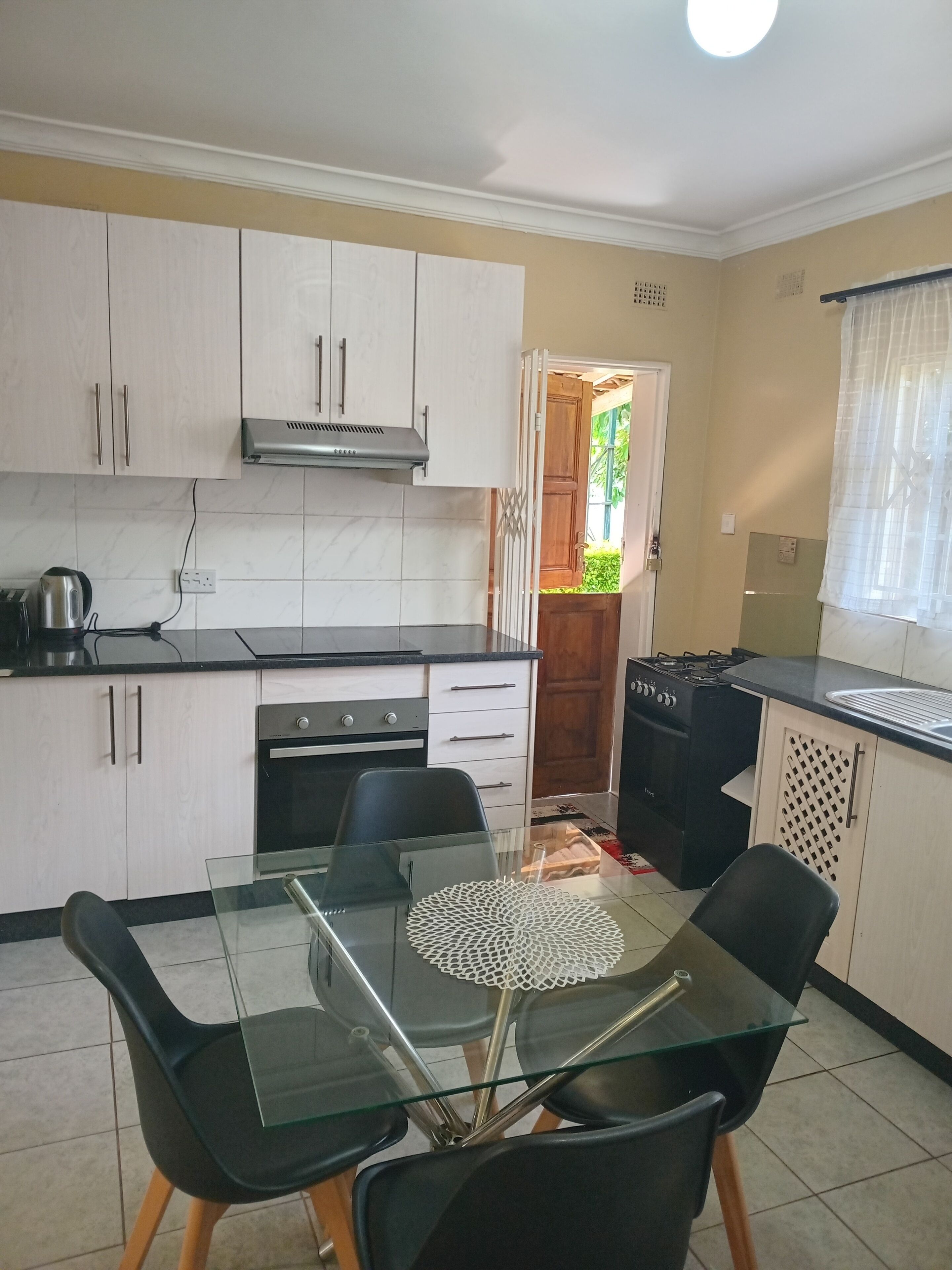 Family Cottage, Kitchen, Garden View | Private kitchen