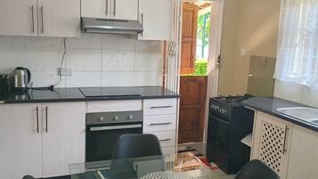 Familien-Ferienhaus, Küche, Gartenblick | Eigene Küche